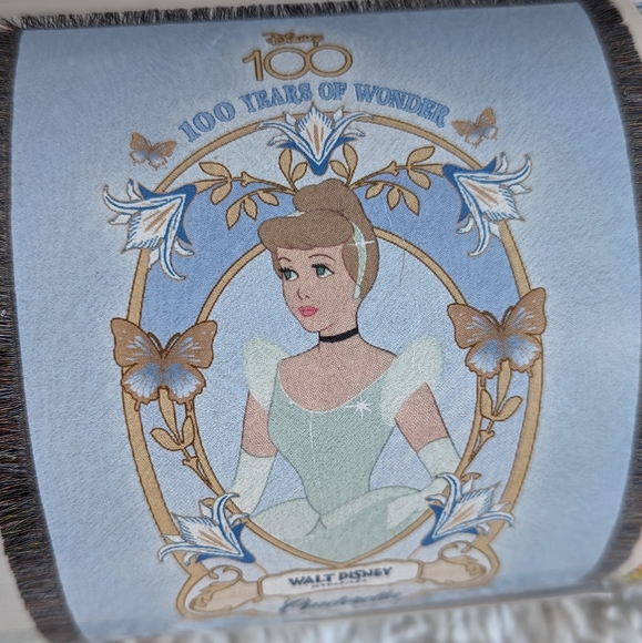 Rare Disney 100 year anniversary Cinderella Portrait Tapestry Throw - Picture 3 of 4